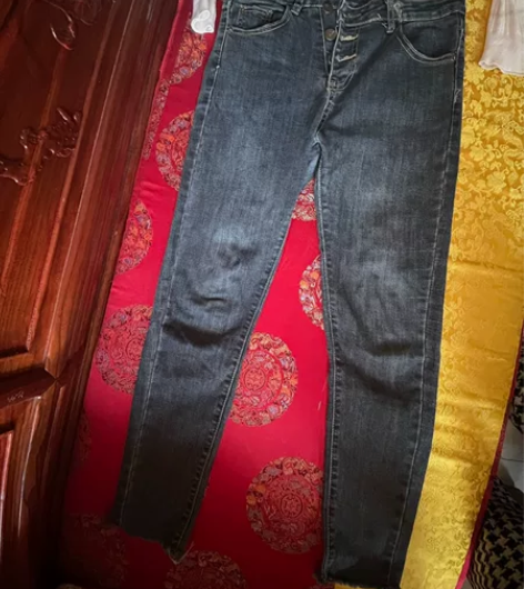 牛仔裤m码 上身版型好看 感兴趣的话点“我...