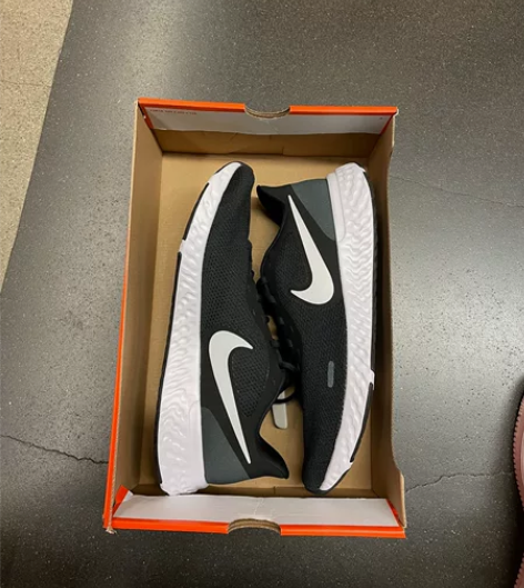 耐克经典男跑鞋 全新半盒 需要的来44 45