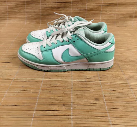 耐克板鞋 43码男鞋 八成新左右 鞋子没...