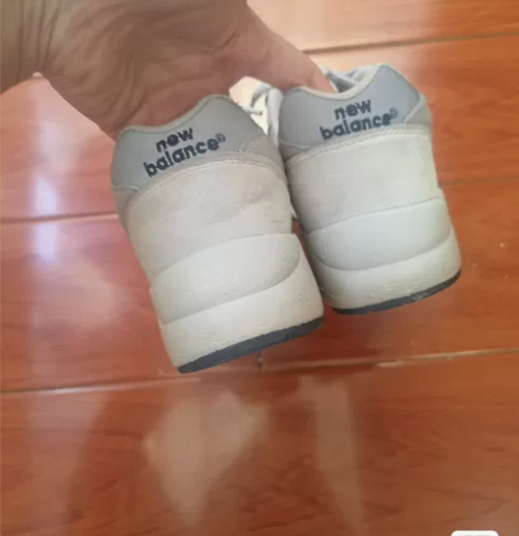 新百伦女鞋 9成新  买的38码但是有点大...