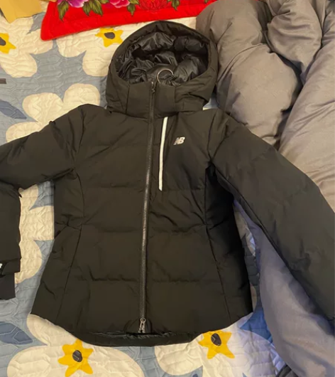新百伦，羽绒服，就穿过几次，绝对的新，小细...