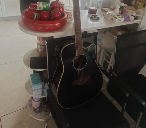 卖尸体，刚摔碎了，只挂两天，没人要就电锯伺...