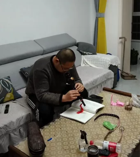 葫芦丝，买完就后悔了，在家里放着有落灰 感...