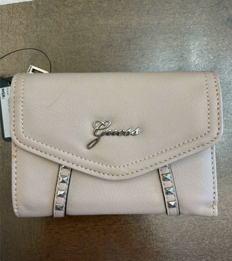 Guess钱夹女士手拿包钱包 感兴趣的话点...