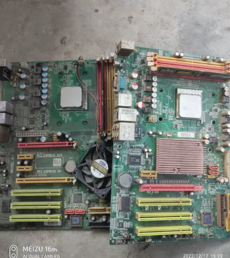 2块主板，2个CPU，2条内存条。80包邮...