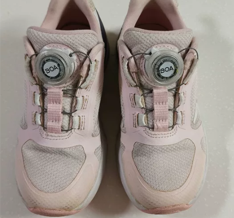 斐乐女童运动鞋，旋转扣方便穿脱，内标30码...