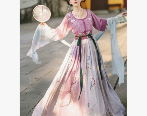 御篇家汉服  紫色坦领 搜不到了好像绝版了...