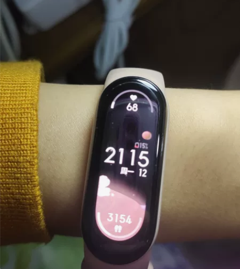 小米手环6，9成新，无划痕磕碰，功能一切正...
