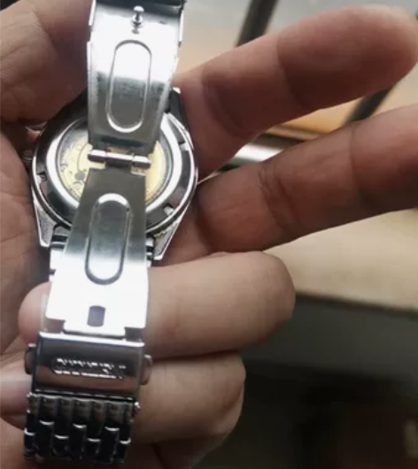 西铁城男士手表 机械手表 成色可以， 一天...