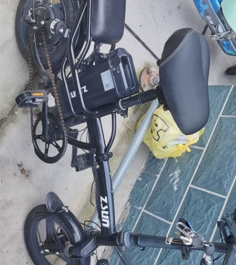 尊尚折叠电动车，大电瓶，能跑五十公里，刚买...
