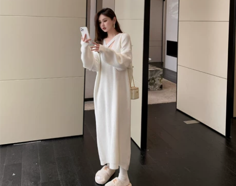 白色过膝毛衣裙欧货炸街宽松直筒别致裙设计感...