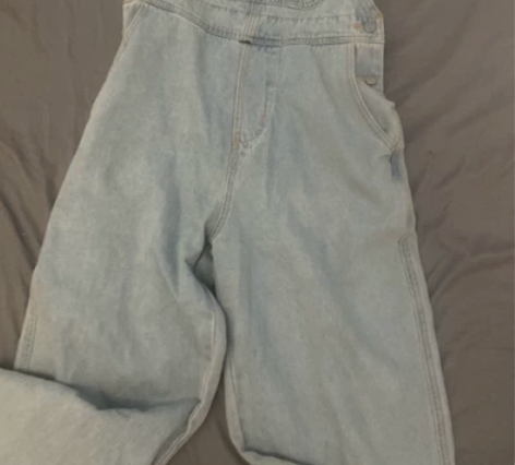 【清衣柜】背带牛仔宽松长裤 很显腿长 感兴...