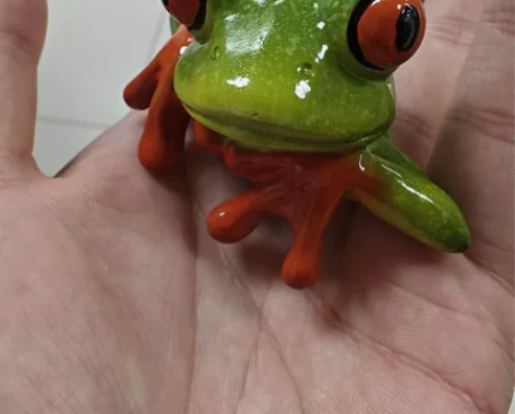 丑萌丑萌的小青蛙摆件，原价50，现价9.9...