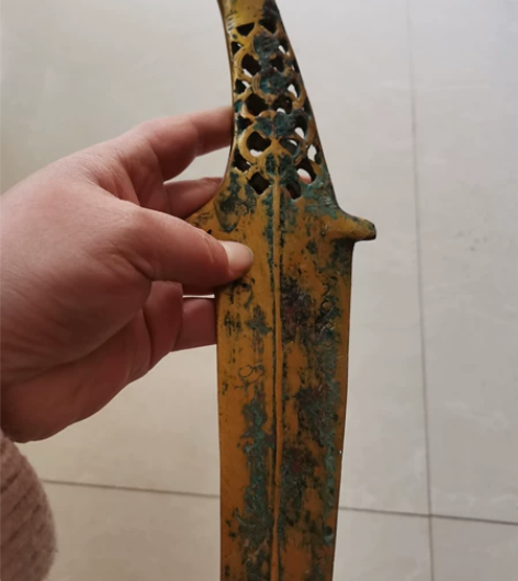 一个漂亮的仿古青铜器，黄铜材质，鎏金工艺，...