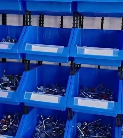 40个包邮斜口零件盒，零件配件分类塑料新的...