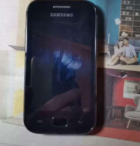 三星手机一只，成色较新，不退不换，包快递。...