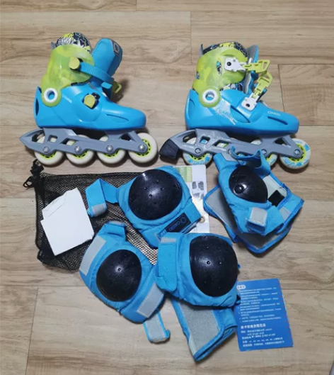 全套装备！迪卡侬儿童轮滑鞋初学训练直排轮溜...