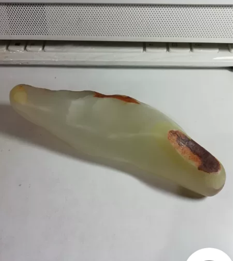 玉石类原石镇纸或笔架 长17cm高4cm宽...