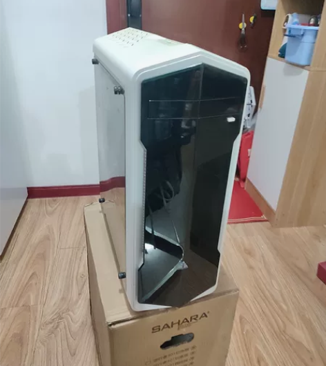 金河田机箱，能放大主板，上面白色有些发黄，...