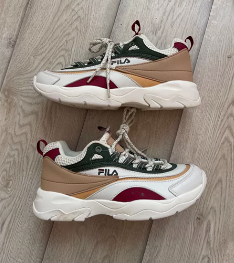 斐乐运动鞋女款，39码，没有鞋垫了，全新实...