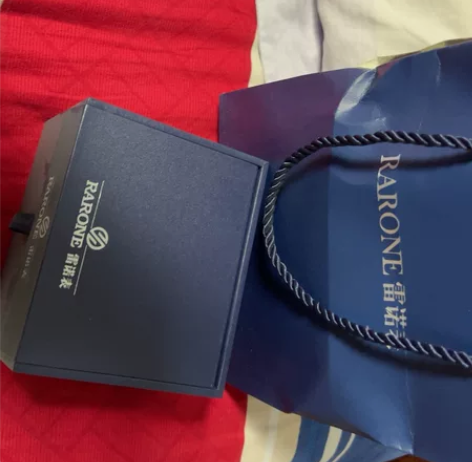 雷诺手表，纯机械表，几乎全新，没用两次买来3280，盒子，袋...