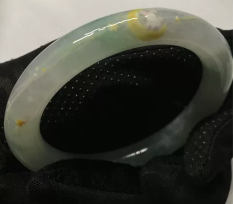 翡翠手镯瑕疵描彩绘！感觉每一只来描彩的手镯...