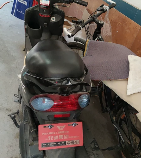 车成色不错,跑了一千多里,买车手续齐全,没...