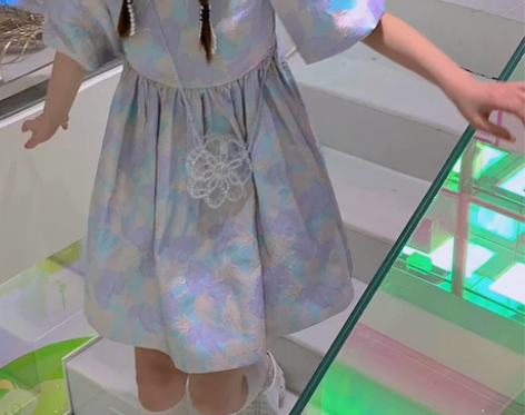 子晴 连衣裙蓬蓬裙 感兴趣的话点“我想要”...