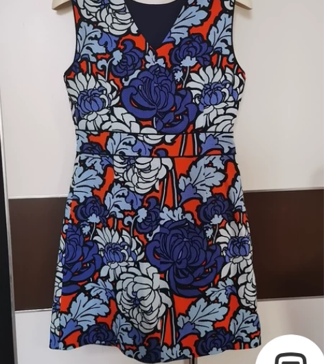 1、季候风全新带吊牌连衣裙。s码,胸围83...