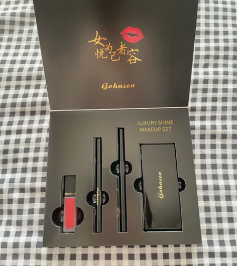 全新彩妆套盒 包含一根眉笔一根黑色眼线液笔...