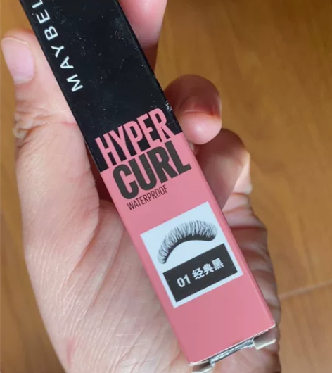 【全新未拆】美宝莲摩天翘防水睫毛膏 保质期...