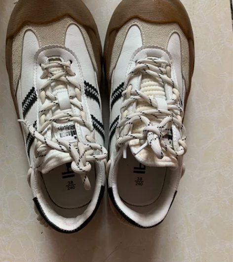 女士真牛皮运动鞋38码，穿的时间不长，质量...