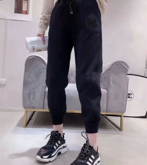 全新加绒卫裤 显瘦卫裤 感兴趣的话点“我想...