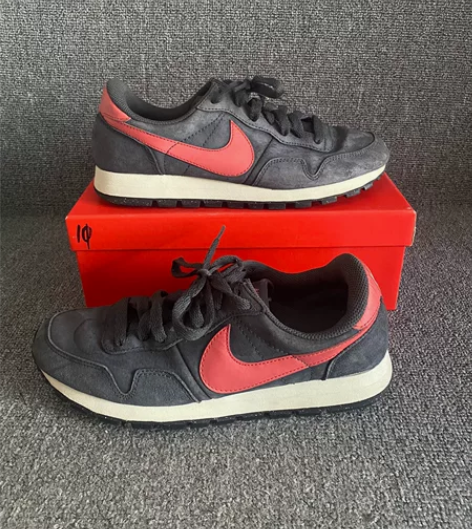 二手正品耐克男鞋40码，左脚前尖一点点假性...