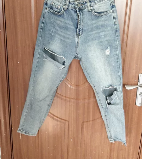 韩版破洞牛仔裤九分裤，尺码M，面料偏厚，专...