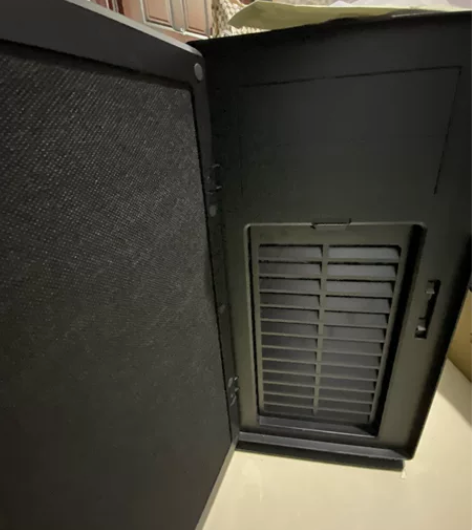 先马黑洞机箱，风扇上有灰尘 坐标台州市三门...