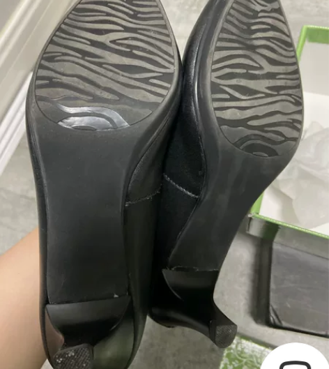 工作鞋，穿过几个小时。34码，但是偏大一码...