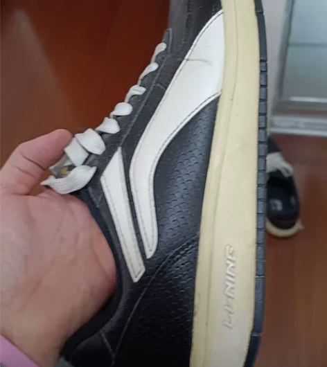 我爹的李宁休闲鞋 李宁专卖店买的肯定是正品...