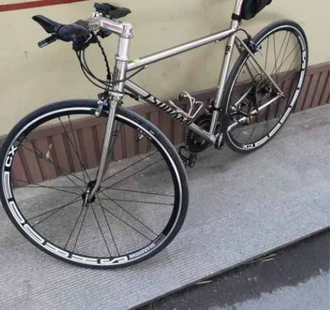 二手平把公路自行车。 车架：台湾产“海啸”...