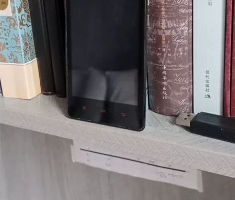 小米手机、2015年的，具体型号也忘了，低...