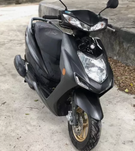 雅马哈赛鹰，二手踏板车2000多公里，前后...