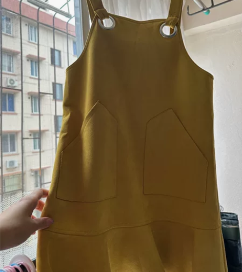 鹿皮绒荷叶裙，颜色超好看，买的一个小品牌的...