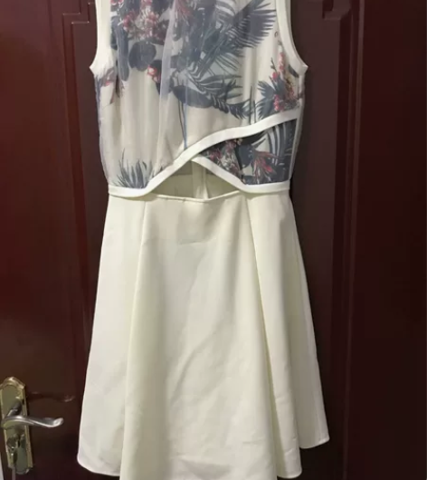 MO##amp；amp；CO裙子，上身非常...