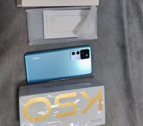 红米K50至尊版蓝色顶配12+512。 手...