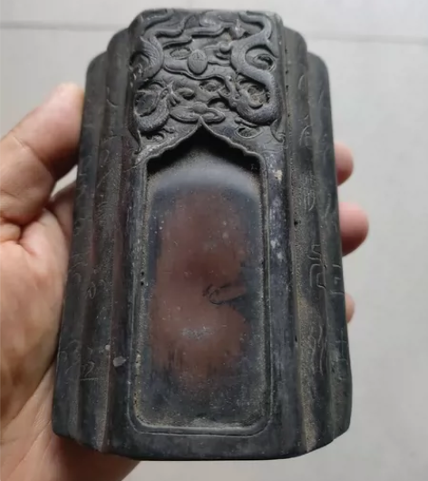 下乡收的清代端砚，做工精美，线条流畅，造型...