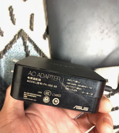 华硕笔记本，因之前工作需要，现换工作用不到...