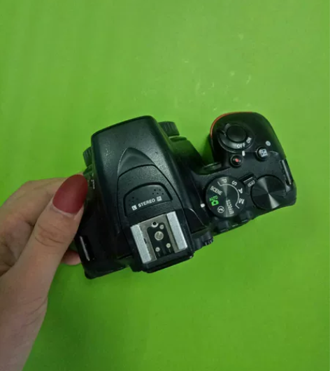 尼康d5600单机身 进过水 不开机 外观...