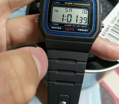 卡西欧F -91W 朋友送的 全新 功能简...