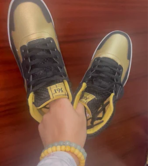 361女士运动内增高鞋24.5码，完封全新...