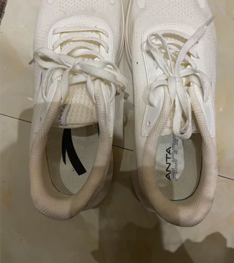 安踏女子跑步鞋,买了一年就穿过两次,便宜出...